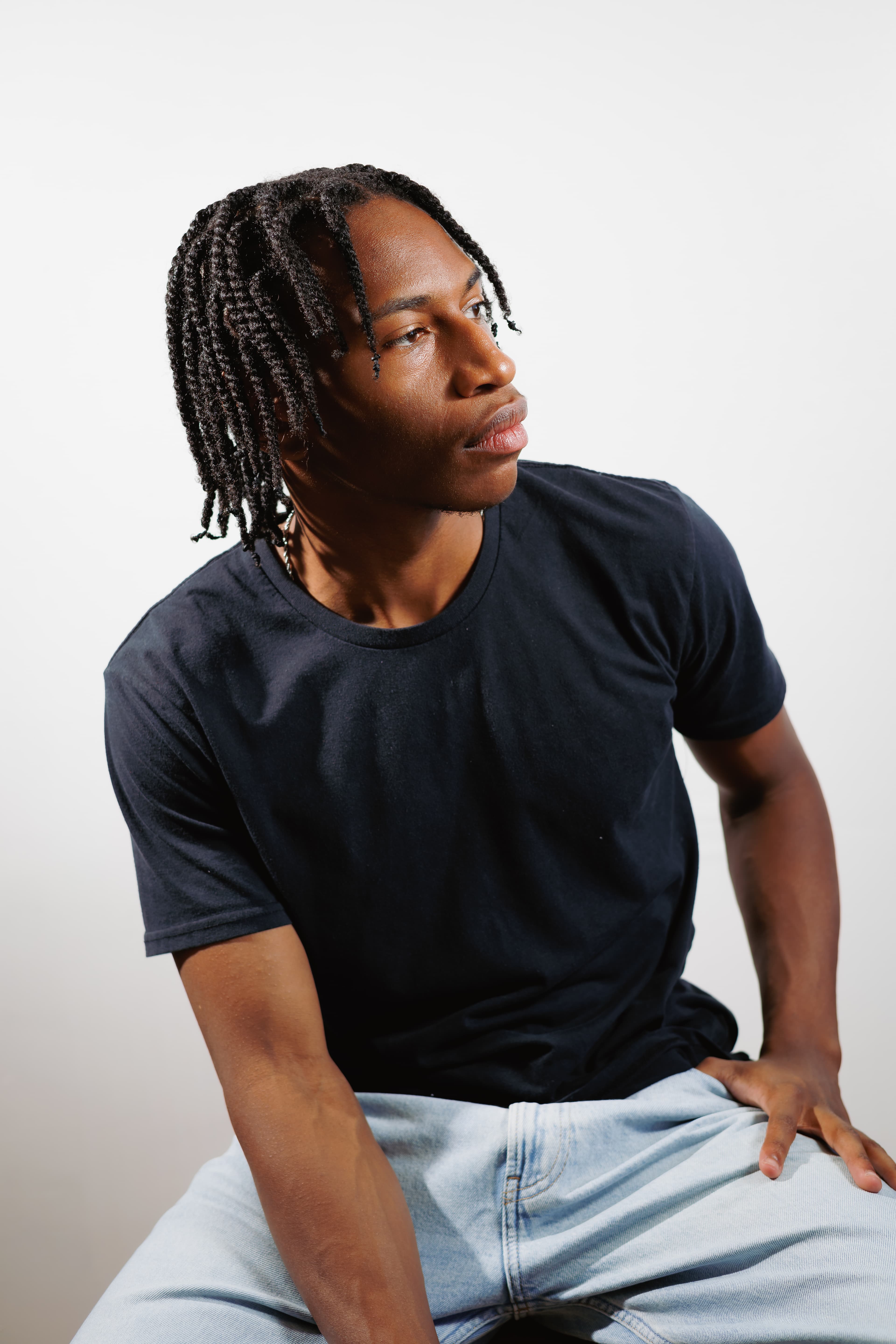 Studio digitals — side profile headshot