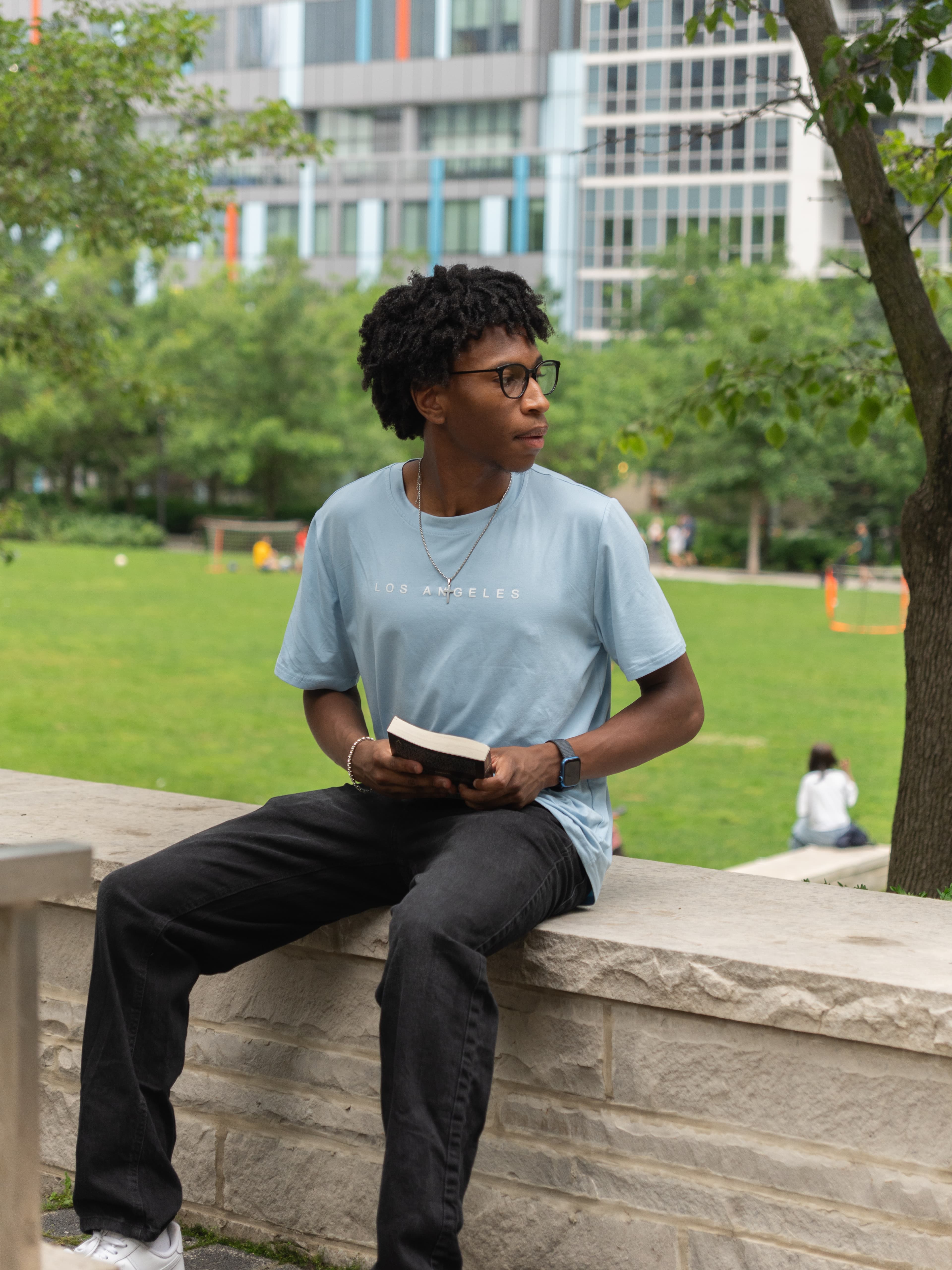 Lifestyle — park, reading